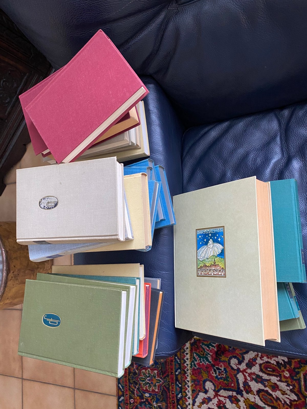 Oude (romans), Collections, Cartes de naissance & Cartes de visite, Enlèvement