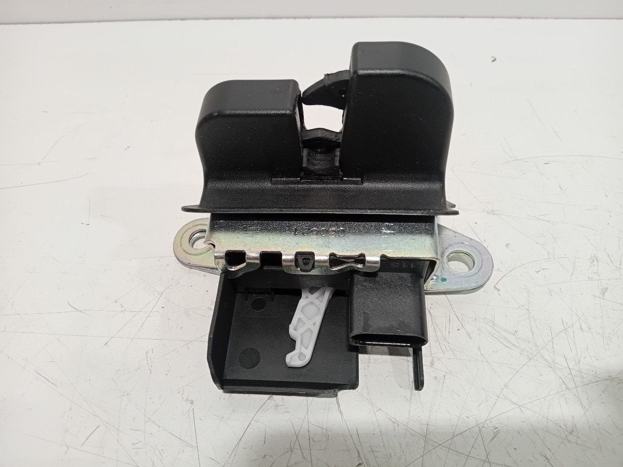 Slot mechaniek kofferdeksel achterklep elektrisch Volkswagen, Auto-onderdelen, Onderdelen@venauto.nl, Van der Ven Autorecycling B.V.