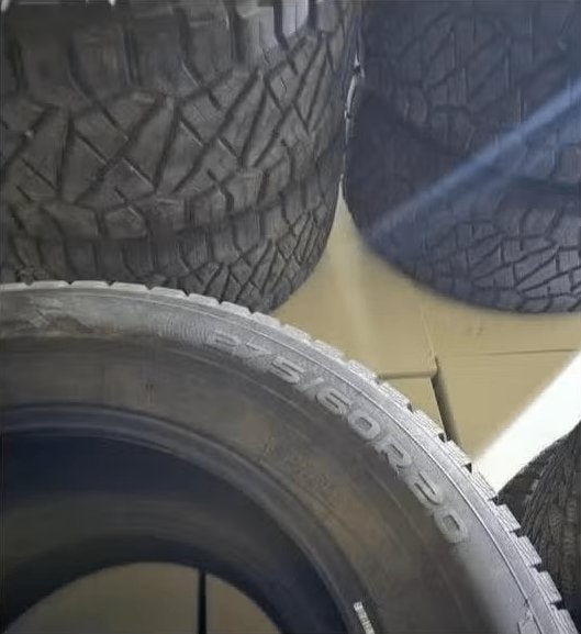 Pneus Nokian Tyres Hiver 275/60/R20 – Excellent État 8mm, Autos : Pièces & Accessoires, Pneus & Jantes, Neuf, Pneus hiver, Pneu(s)