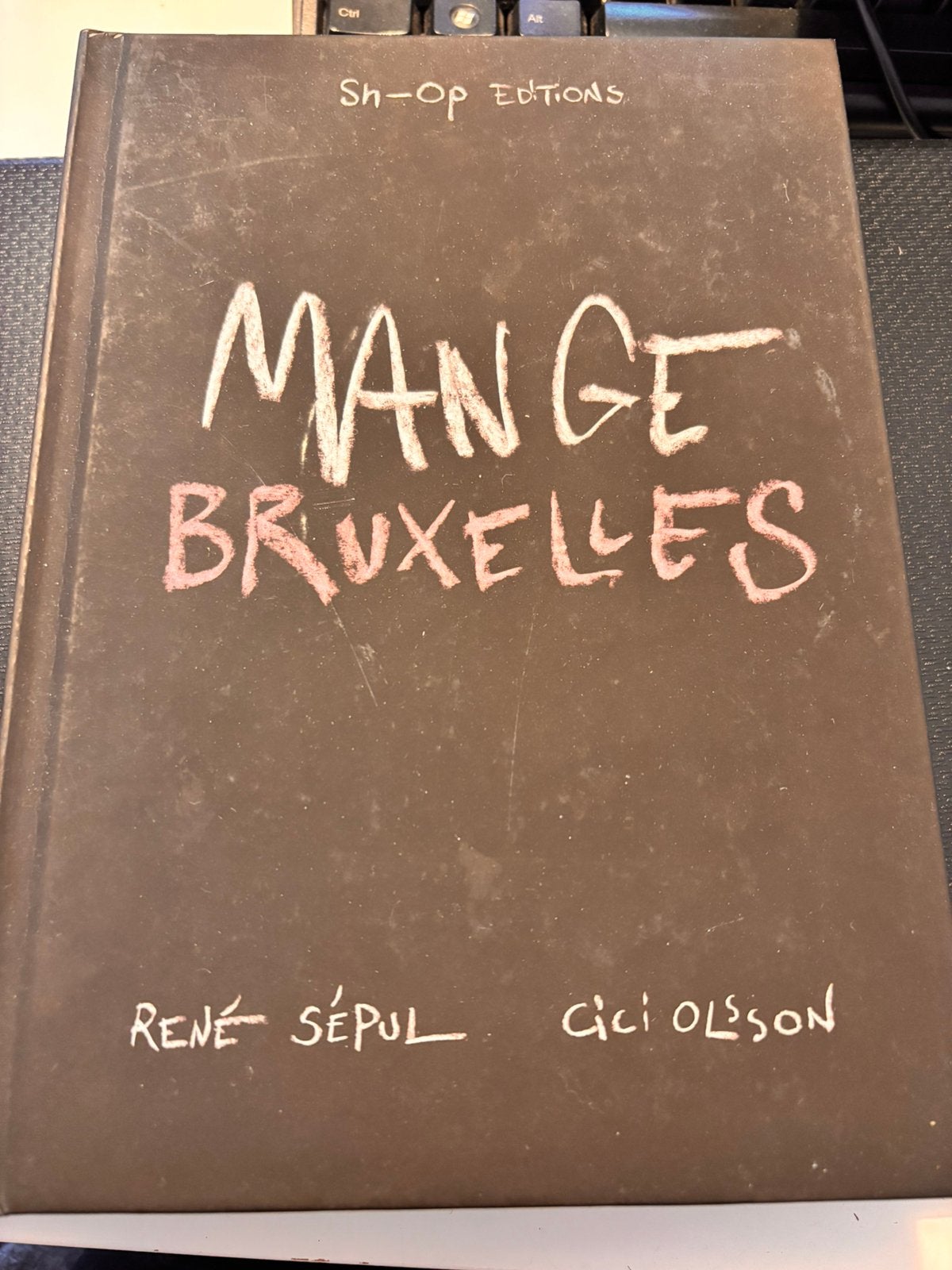 Mange bruxelles, Enlèvement, Comme neuf