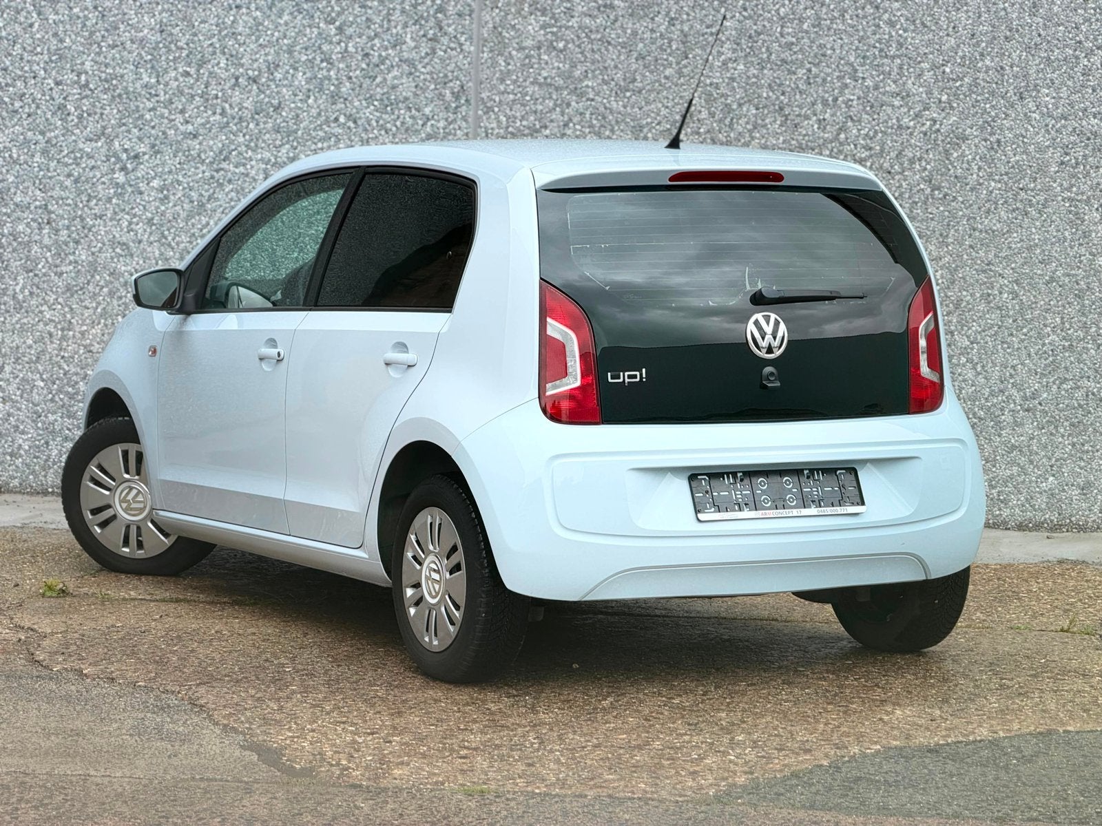 Volkswagen UP! 1.0 Essence ** 42000km**1er prop garantie lan, Auto's, Volkswagen, Euro 5, Wit, Bedrijf, 5 deurs
