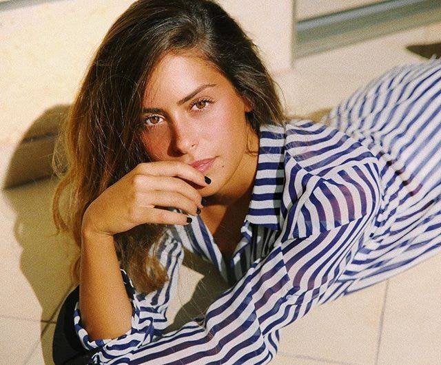 Femme enthousiaste désireuse de participer à un tournage, Offres d'emploi, Permis de conduire B, Horaire variable, Freelance ou Intérim