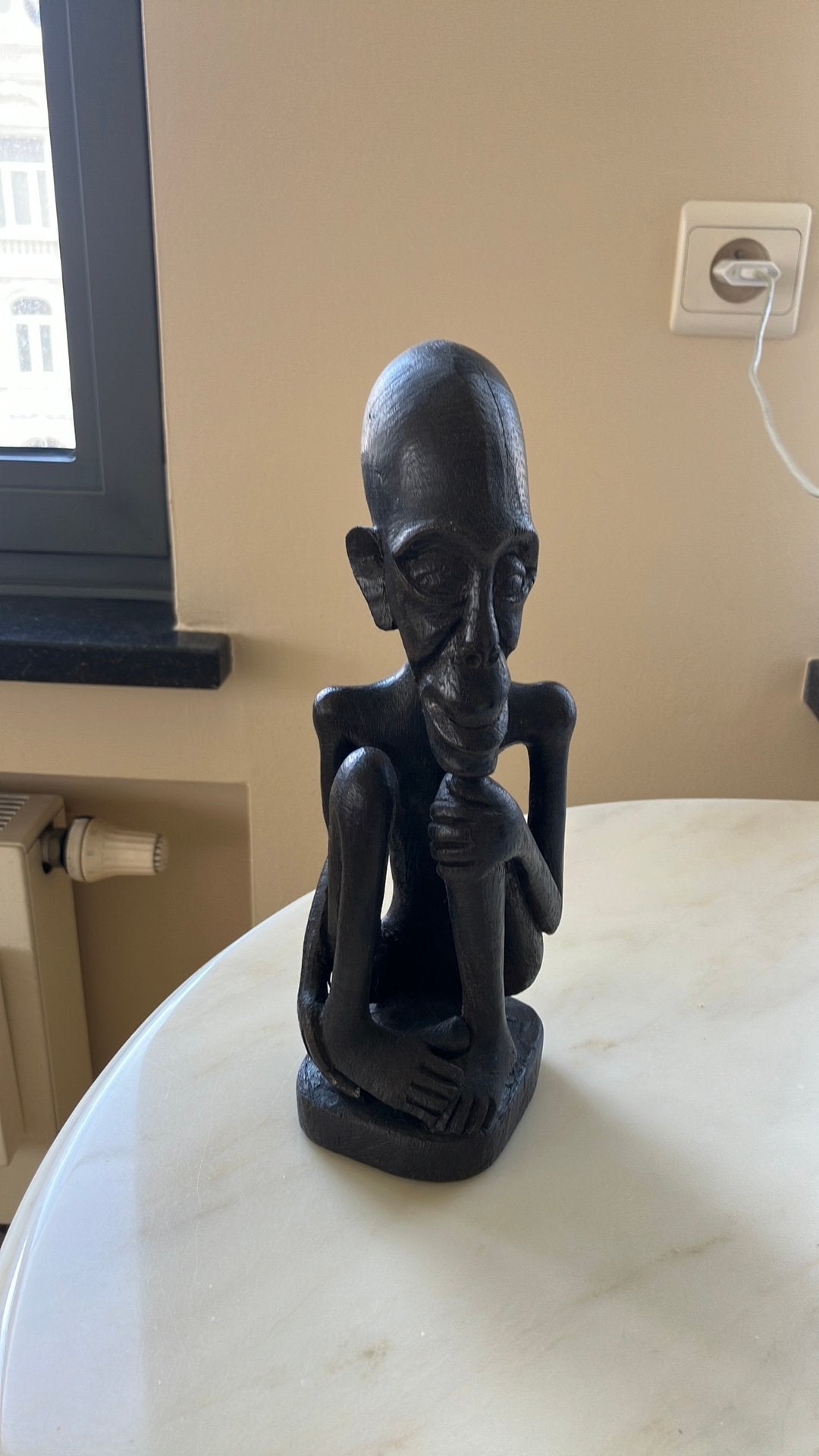 Origineel houten beeld denkende man uit Borneo, Ophalen of Verzenden, Beeld, Man