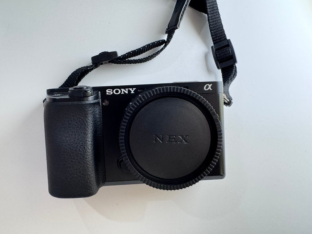 Sony A6100 body - 4K , garantie tot 2030, prijs bespreekbaar, Audio, Tv en Foto, Draagriem, Ingebouwde flitser, Ophalen of Verzenden