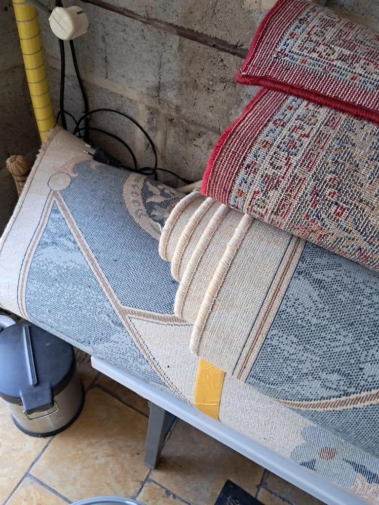 Tapijt, Divers, Enlèvement