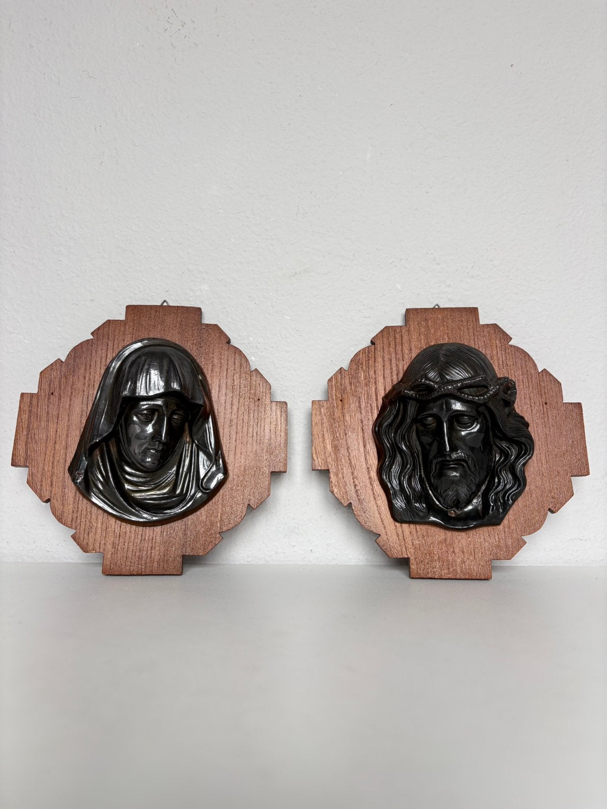Ensemble de 2 assiettes murales religieuses vintage 21x21 cm, Antiquités & Art, Enlèvement ou Envoi