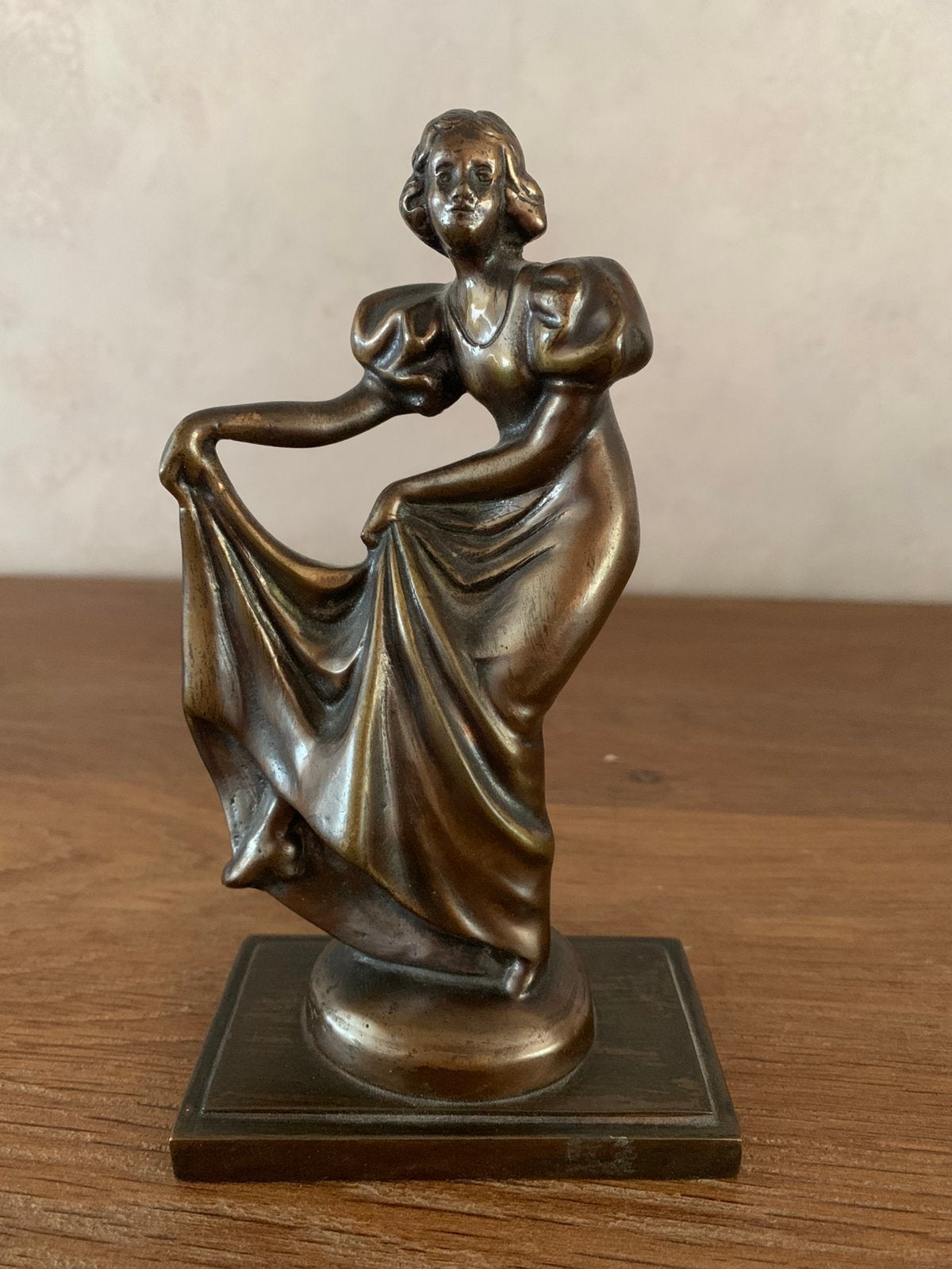 Bronzen beeldje van een danseres., Antiek en Kunst, Ophalen, Brons