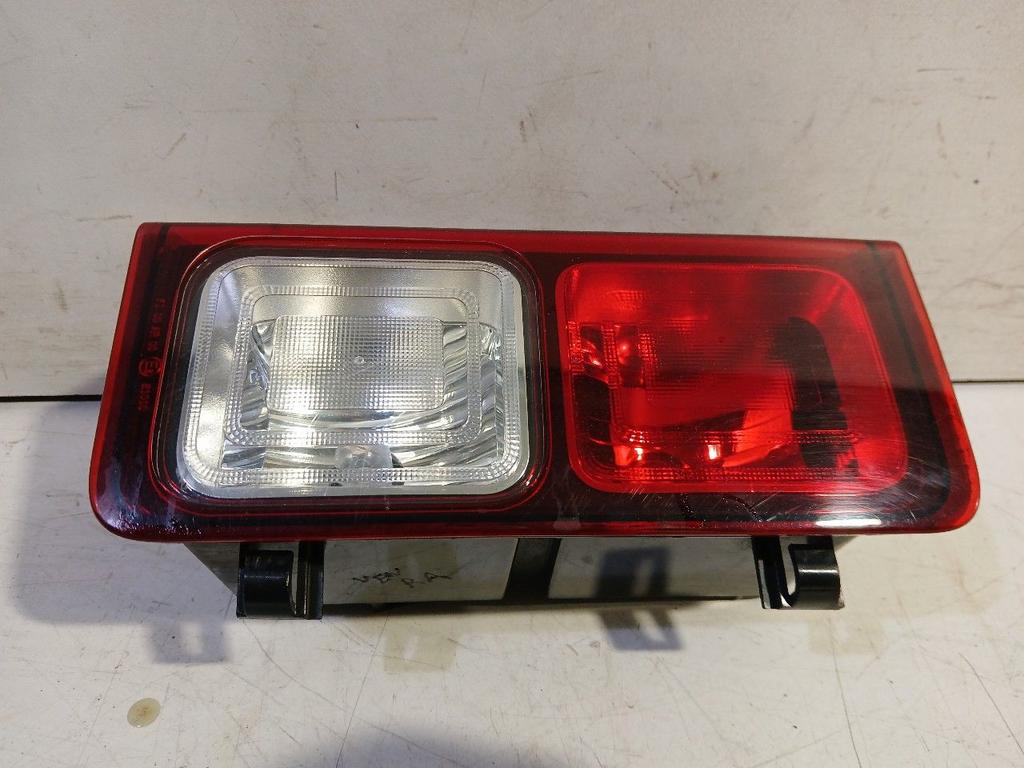 Achterlicht rechts onder Renault Trafic, Onderdelen@venauto.nl, Van der Ven Autorecycling B.V., Gebruikt, Ettenseweg 76, 4706 PB Roosendaal, The Netherlands