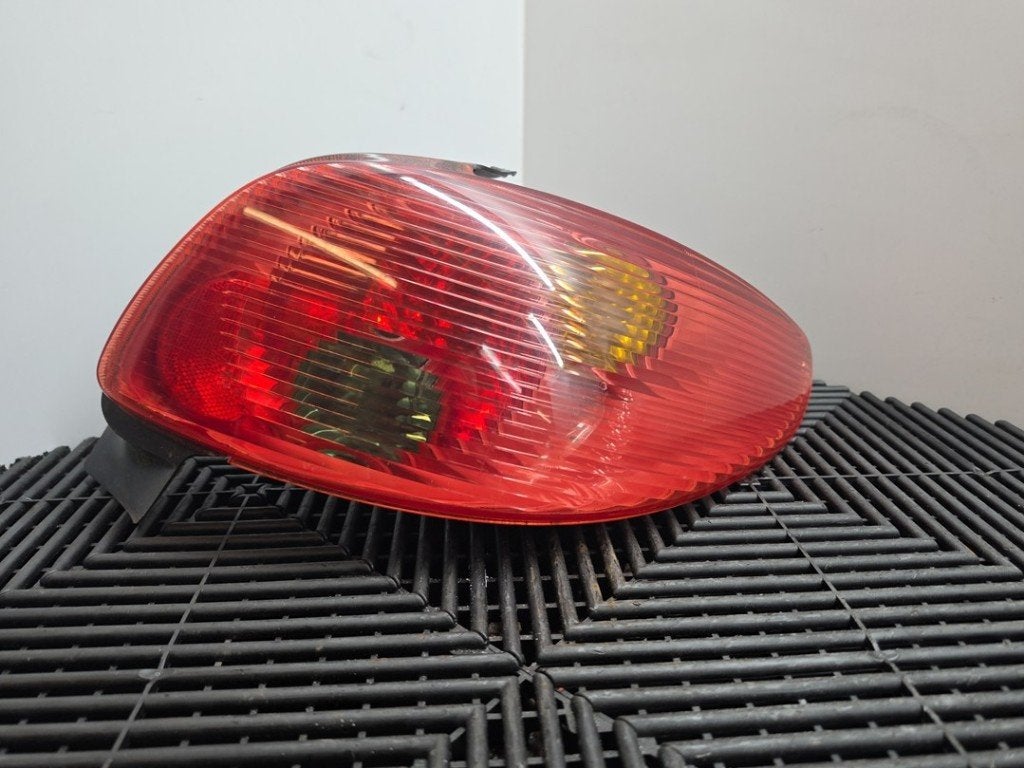 FEU ARRIÈRE DROIT Peugeot 206 (2A / C/H/J/S) (|6351S0|), Kontakt-peugeot@peugeot.com, Utilisé, Peugeot Deutschland GmbH, Bahnhofsplatz
65423  Rüsselsheim, DE