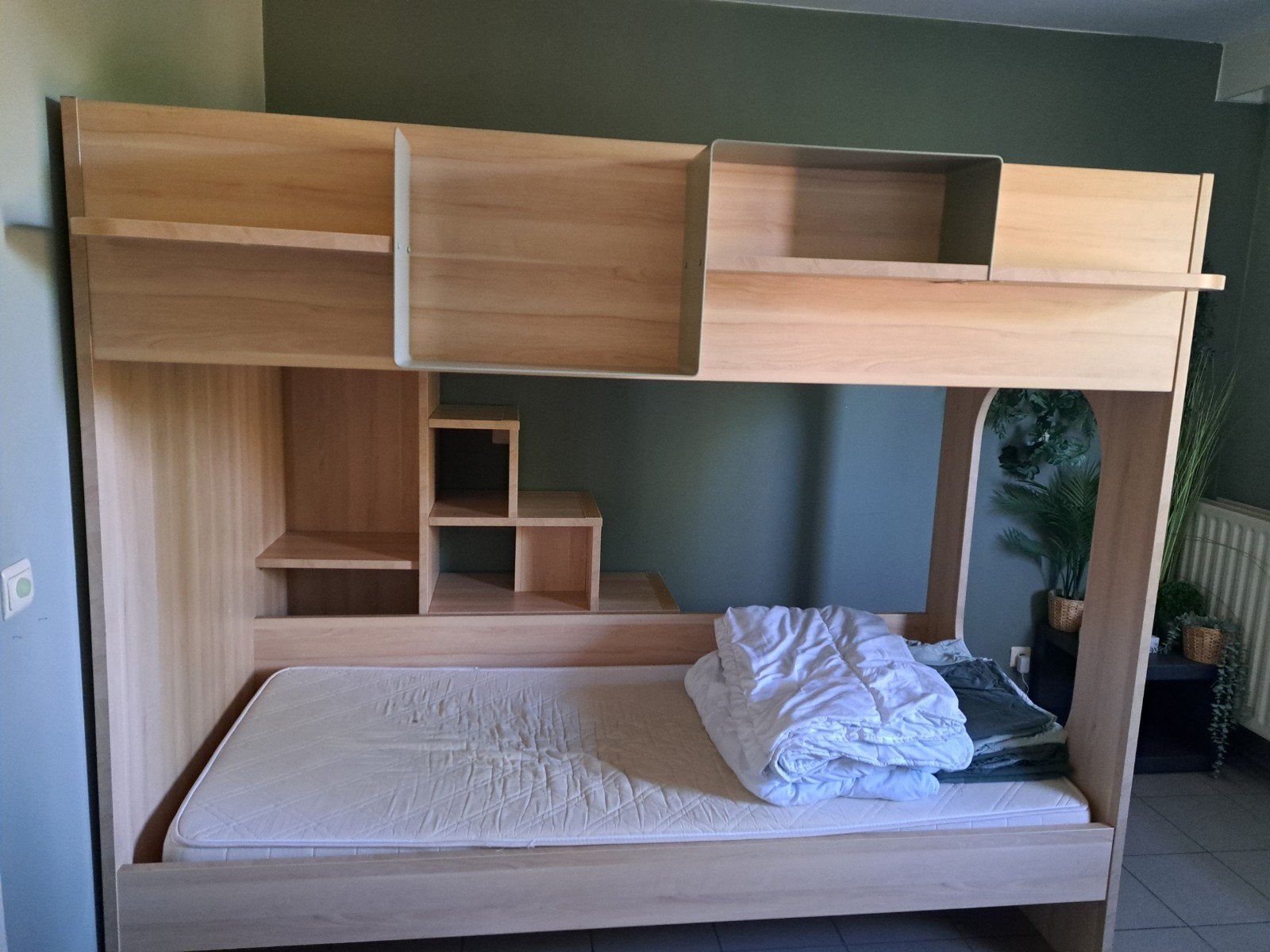 stevig stapelbed met houten trap incl matrassen etc., Ophalen, Zo goed als nieuw, Stapelbed