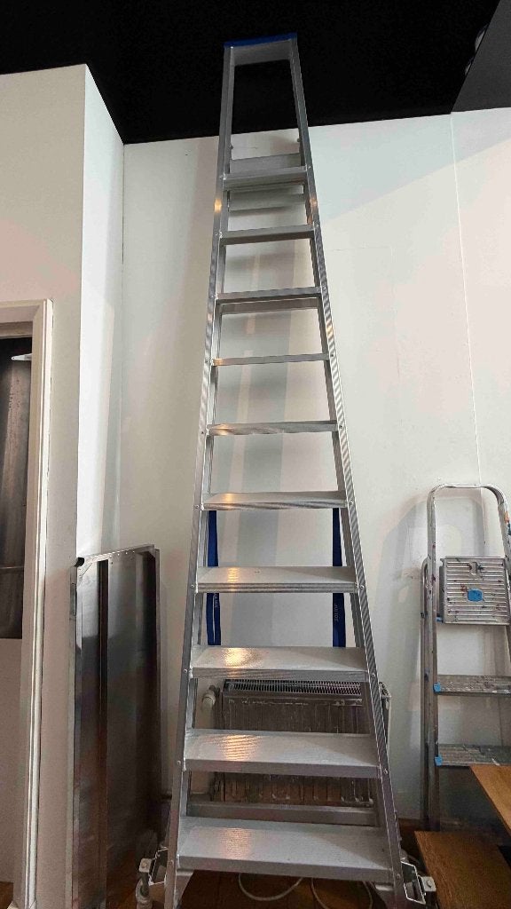 ECHELLE Escabeau Solide 10 marches PT10, 2 à 4 mètres, Pliable ou rétractable/escamotable, Comme neuf, Échelle