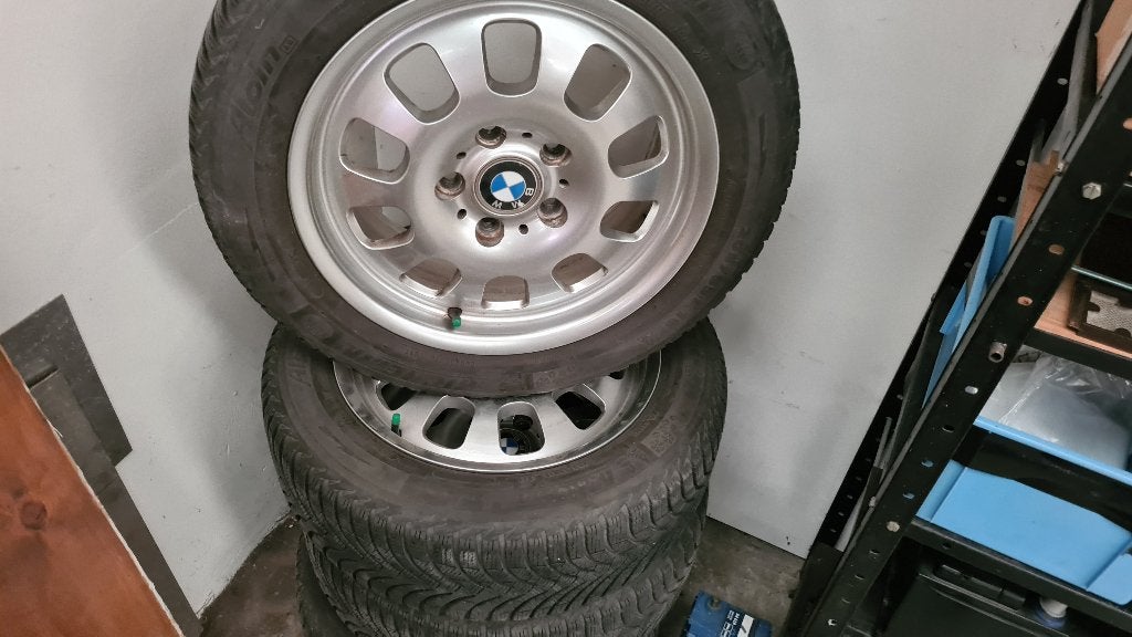 BMW wielen en banden, Pneus hiver, 16 pouces, Véhicule de tourisme, 205 mm