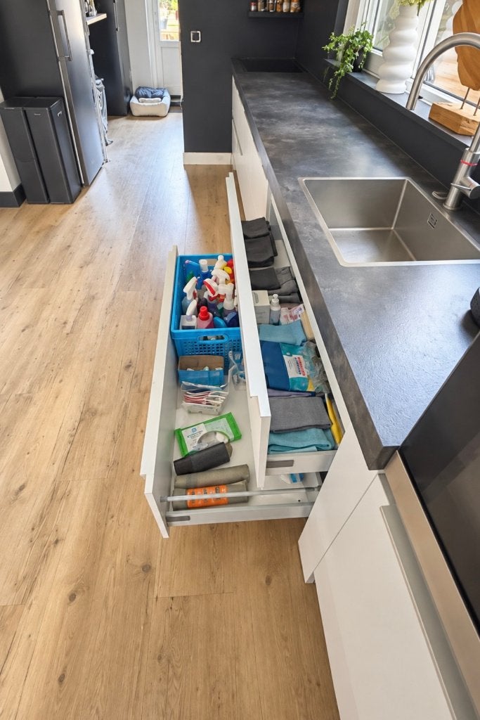 ✨RECHTE MODERNE WITTE KEUKEN 447CM+APPARATUUR ✨, Huis en Inrichting, Wit, Enkelwandige keuken, Ophalen of Verzenden, Zo goed als nieuw