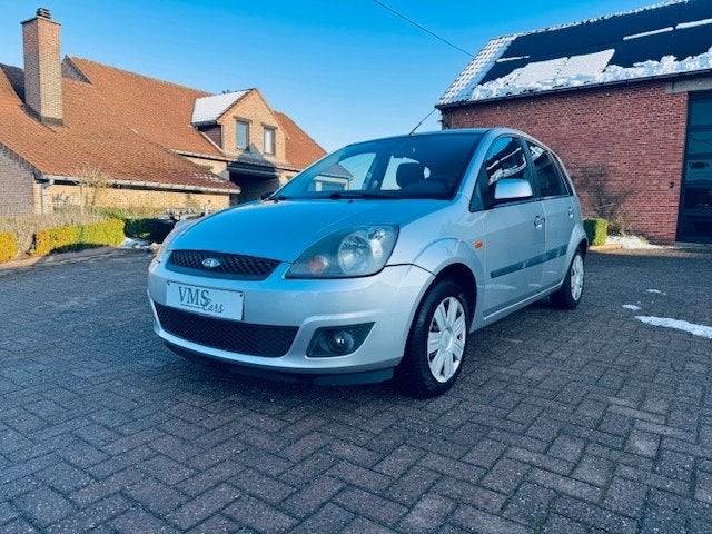 Ford Fiesta 1.4 Benzine * Garantie * Euro4 *, https://public.car-pass.be/vhr/dda3cd13-34d3-4b01-a4a2-1a2d63add54f, Zwart, 4 cilinders