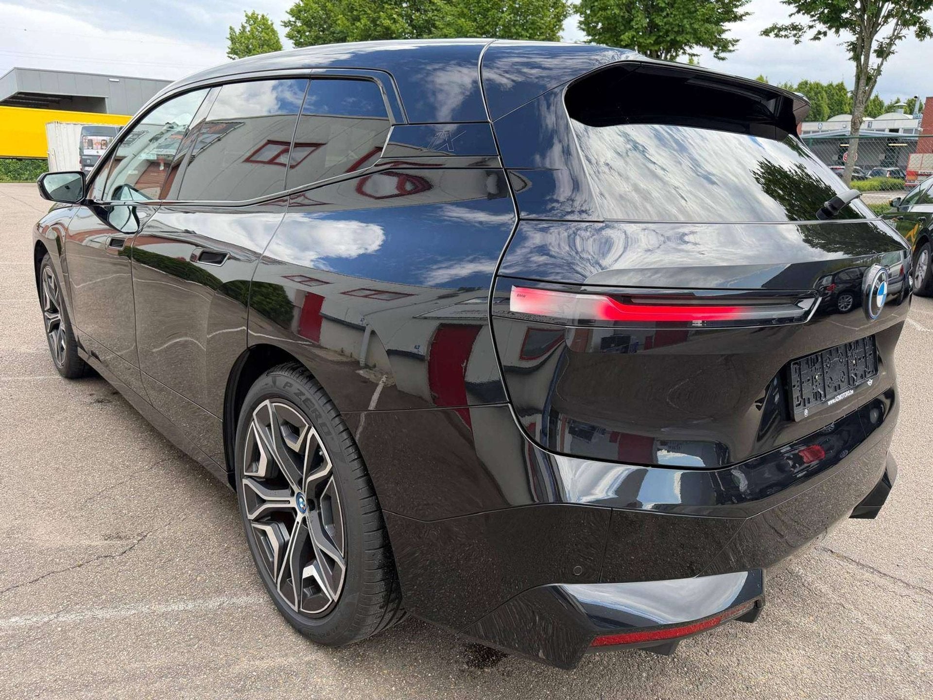 BMW iX 76.6 kWh xDrive40 Swarovski/Pano/H&K/22inch/Massage &, Auto's, Automaat, 3010 kg, Gebruikt, Euro 6