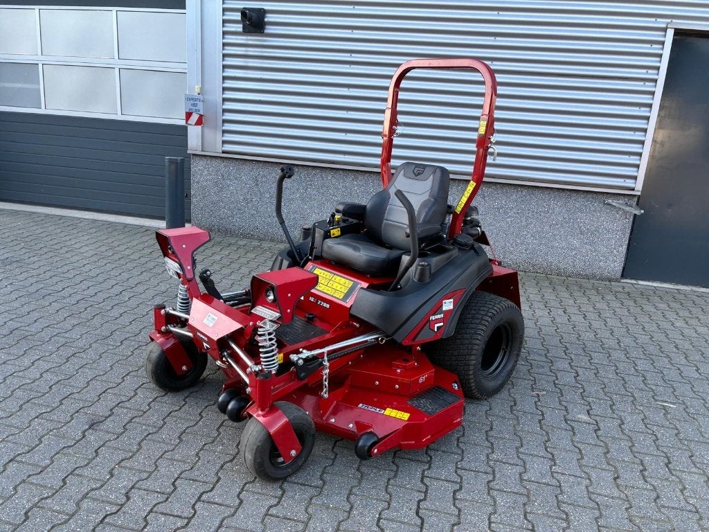 Ferris ISX2200 / 61" Zero Turn zitmaaier met wegverlichting, Ophalen