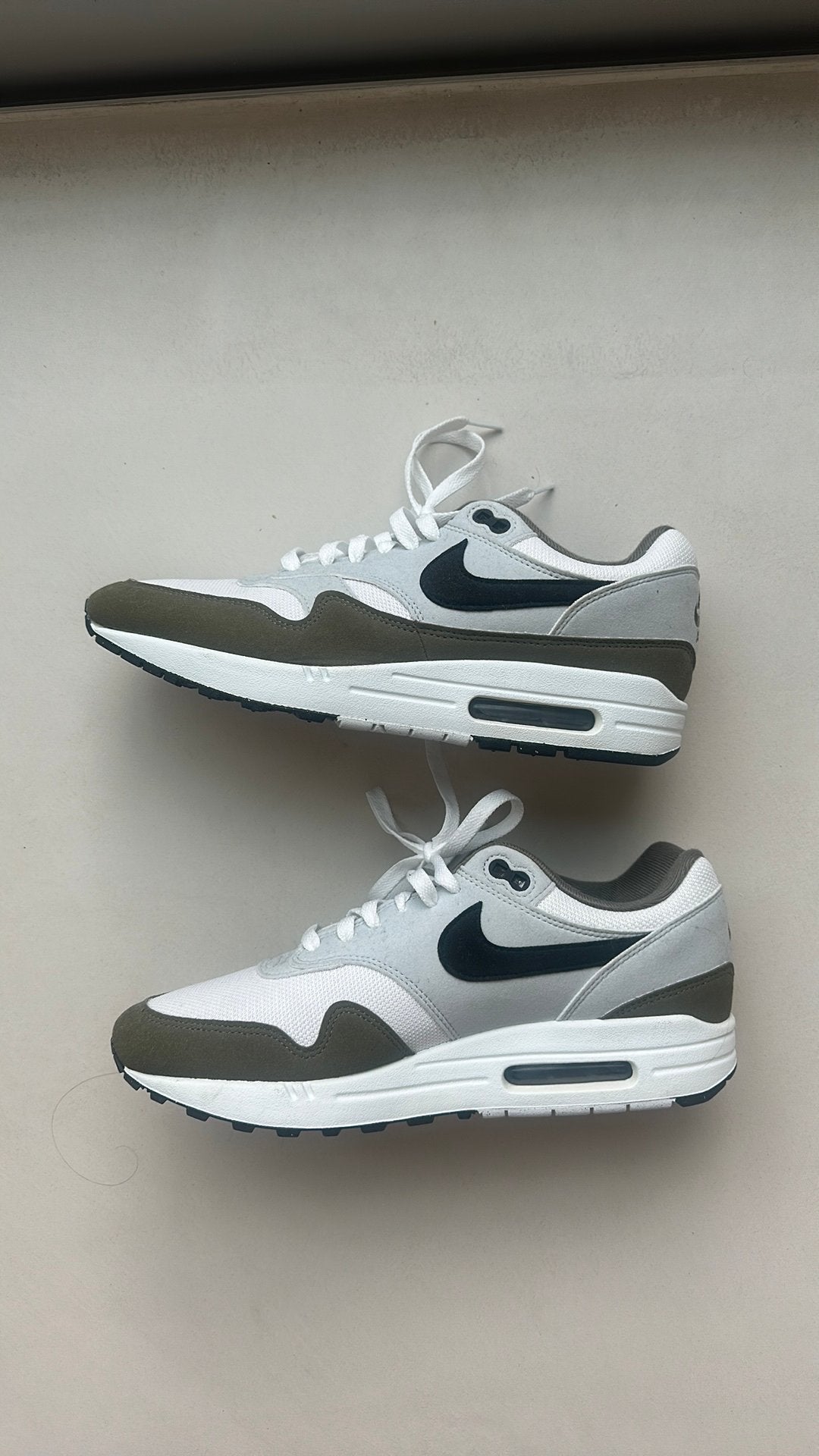 Nike Air Max 1 Medium Olive — maat 43 — slechts 1x gedragen, Kleding | Heren, Ophalen, Zo goed als nieuw