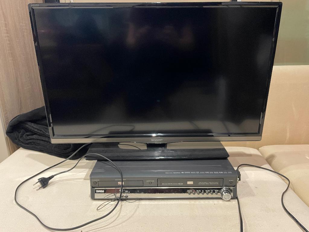Lcd flatscreen + dvd/vhf speler, Audio, Tv en Foto, Televisies, Ophalen, Gebruikt, 50 Hz, LCD
