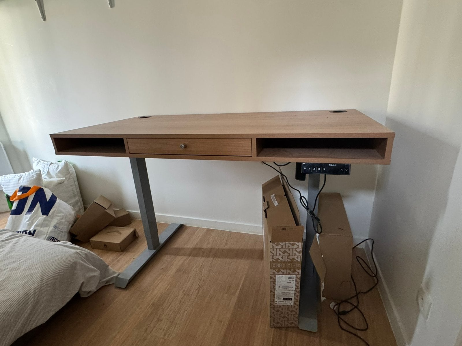 Bureau assis debout, Maison & Meubles, Bureaux, Autres marques, Électrique, Bureau assis-debout, Comme neuf
