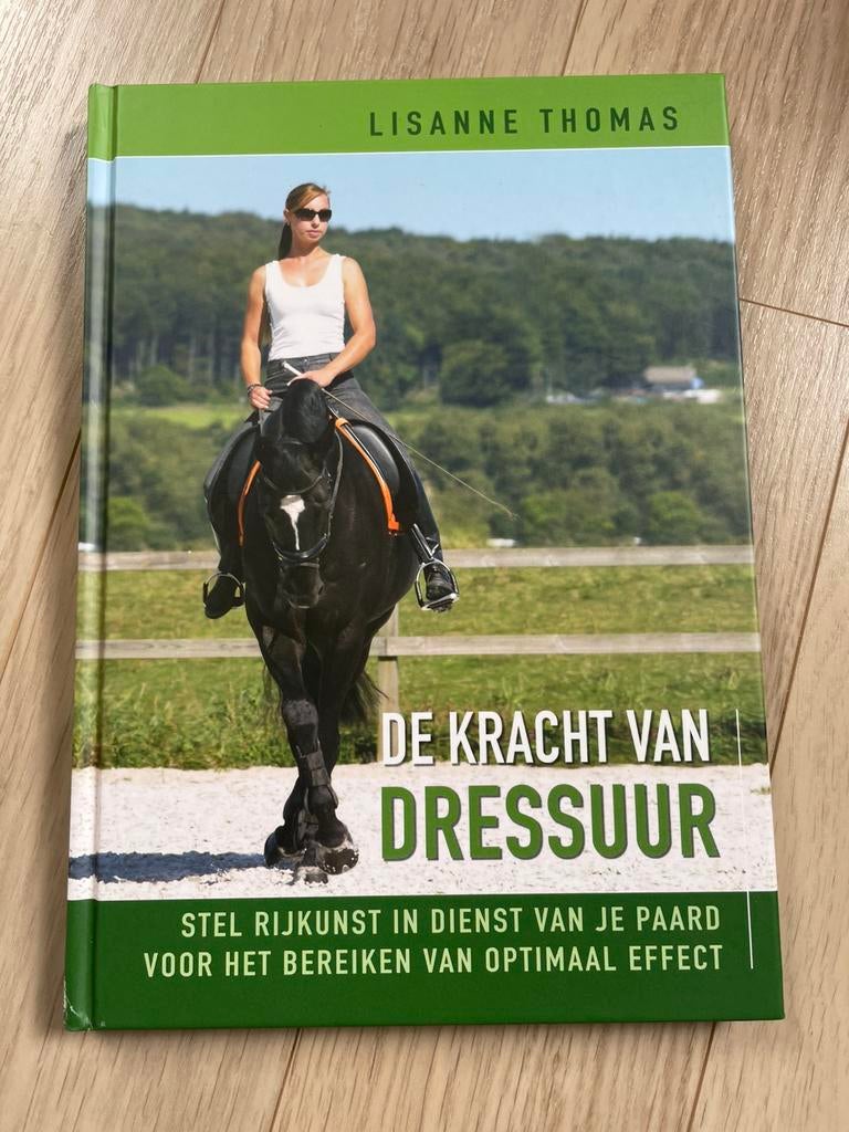 De kracht van dressuur - Lisanne Thomas, Boeken, Dieren en Huisdieren, Ophalen of Verzenden, Zo goed als nieuw, Paarden of Pony's