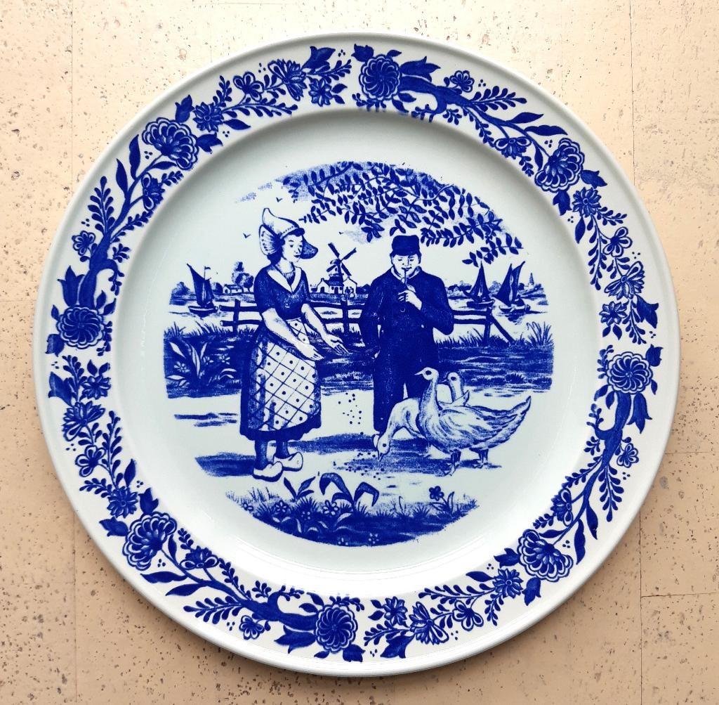 Groot Delfts blauw sierbord Nederland boer boerin ganzen, Antiek en Kunst, Ophalen of Verzenden
