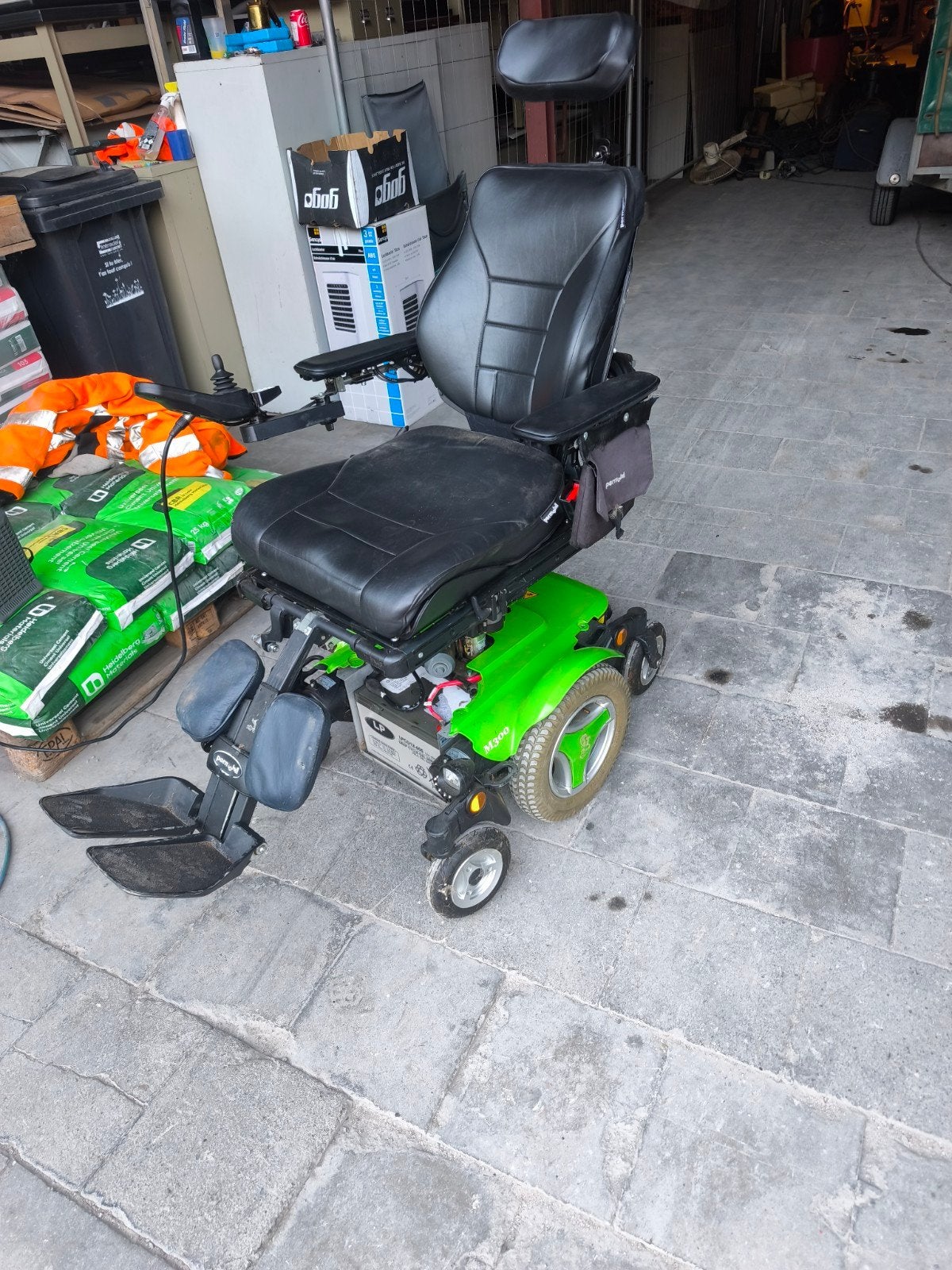 Chaise roulante électrique permobile m300, Comme neuf, Fauteuil roulant électrique