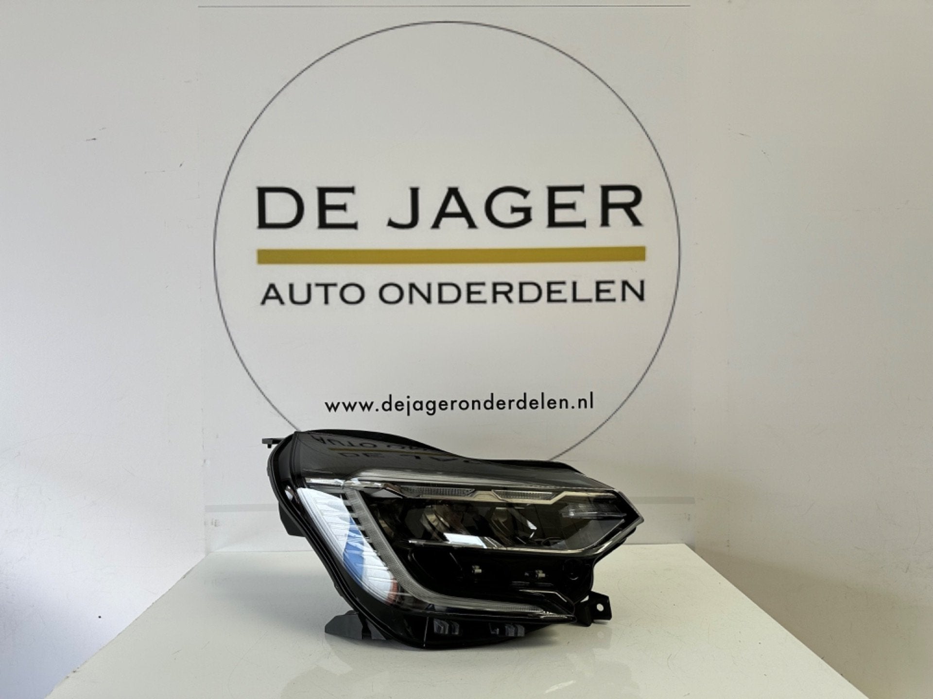 RENAULT CAPTUR II KOPLAMP LED PURE VISION 260104525R RECHTS, Renault Group, Gebruikt, Contact.group@renault.com, Renault