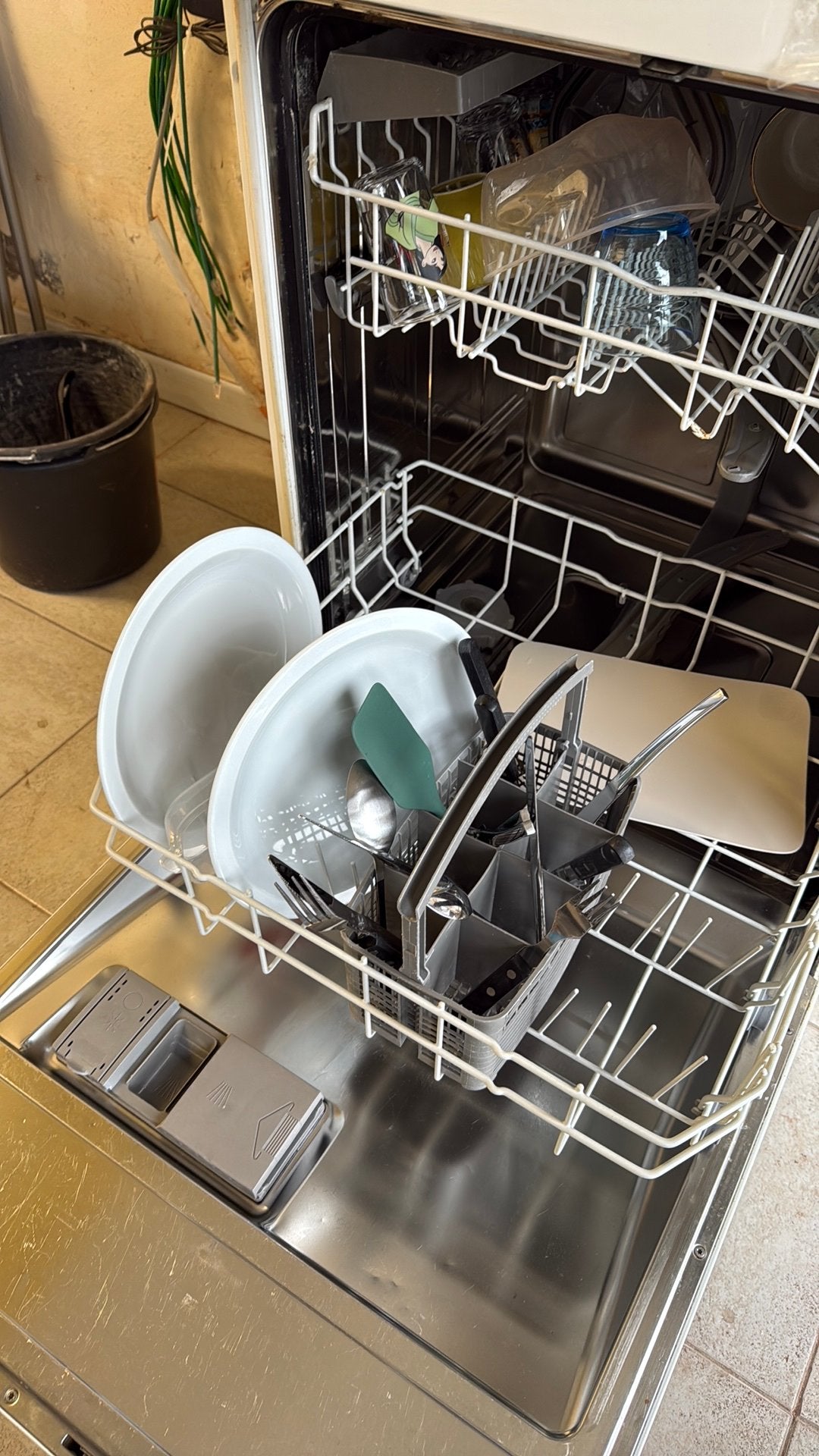 Bon modèle de table de machine de travail !, Electroménager, Lave-vaisselle, Programme court, Moins de 10 litres, Enlèvement, Utilisé