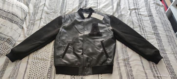 River island bomberjack plantaardig leer, Kleding | Heren, Maat 52/54 (L), Zwart, Ophalen of Verzenden, Zo goed als nieuw