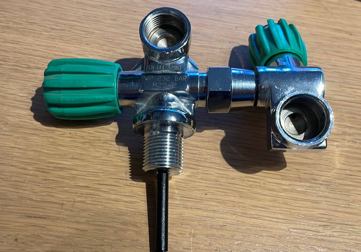 Robinet double M26 nitrox, Sports nautiques & Bateaux, Plongée, Enlèvement ou Envoi, Comme neuf