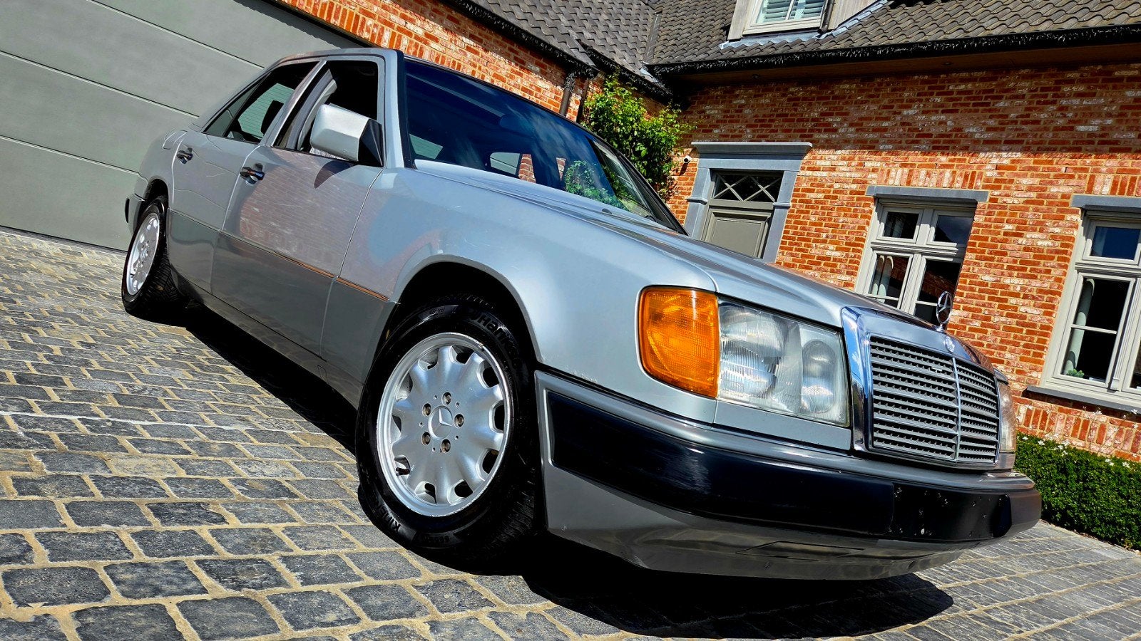 Mercedes 230E • 1990 • Très propre, Argent ou Gris, Achat, Série 190, Boîte manuelle