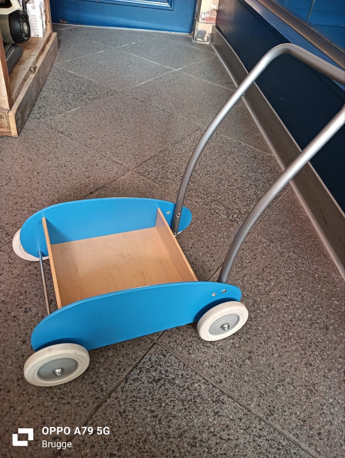 Houten wandel karretje met rubberen wieltjes, Ophalen