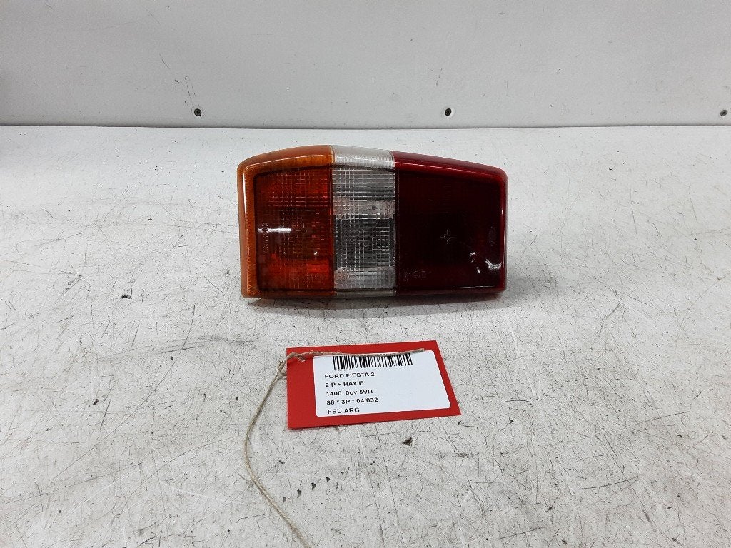 ACHTERLICHT LINKS Ford Fiesta 2 (01-1983/11-1989), Gebruikt, Mevr. I. Hauben, Ford, Rue de l'Espoir 34 34
4030  GRIVEGNÉE, BE