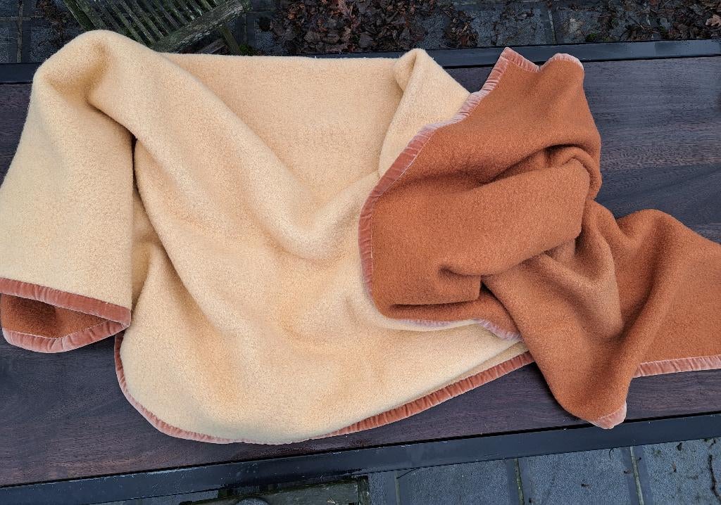 grande couverture en laine, Enlèvement ou Envoi, Autres couleurs, Comme neuf, Couverture ou Couette