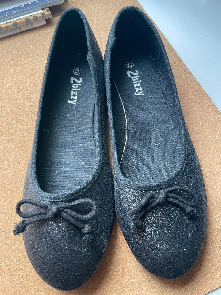 Ballerina’s zwart,maat 42 van merk 2 Bizzy, Ophalen, Ballerina's, Zo goed als nieuw, 2 Bizzy