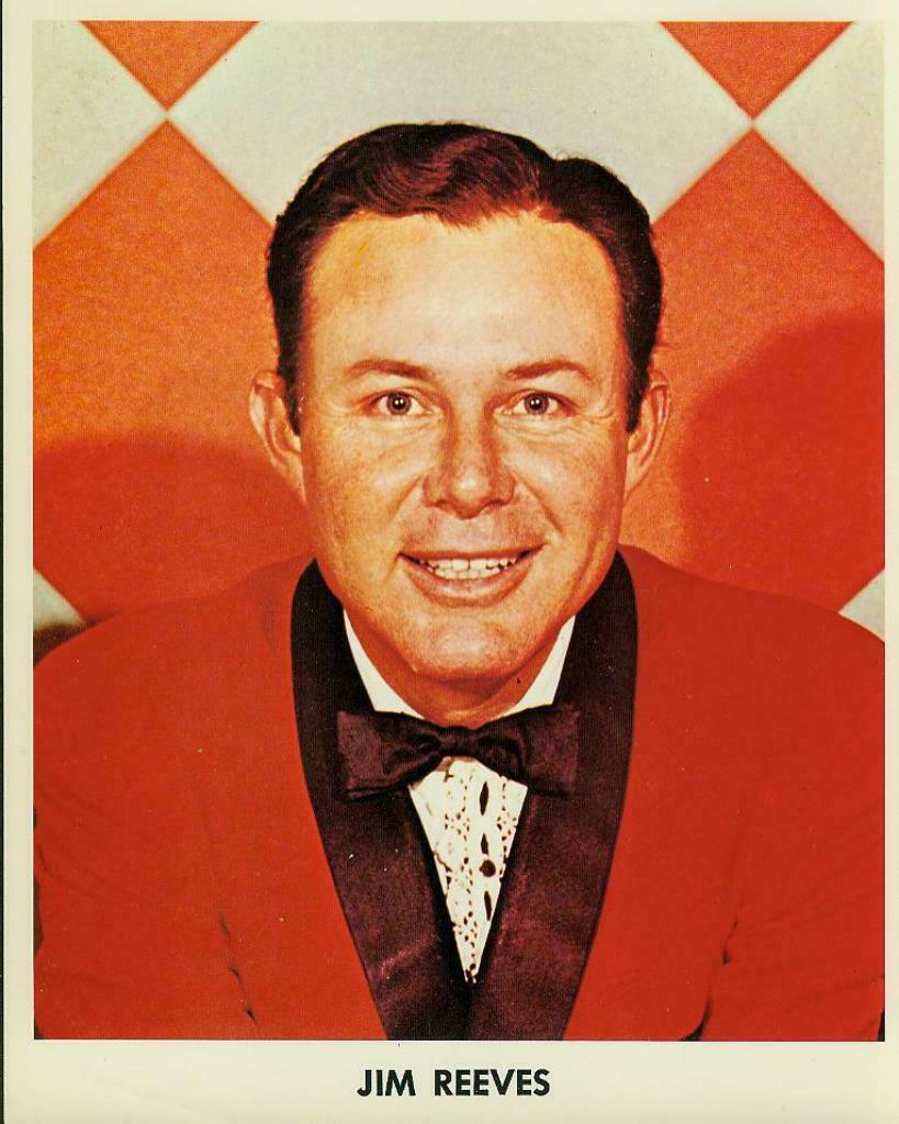 Originele Promoprent Jim Reeves in Rode Tuxedo, 1960 tot 1980, Nieuw, Ophalen of Verzenden, Prent