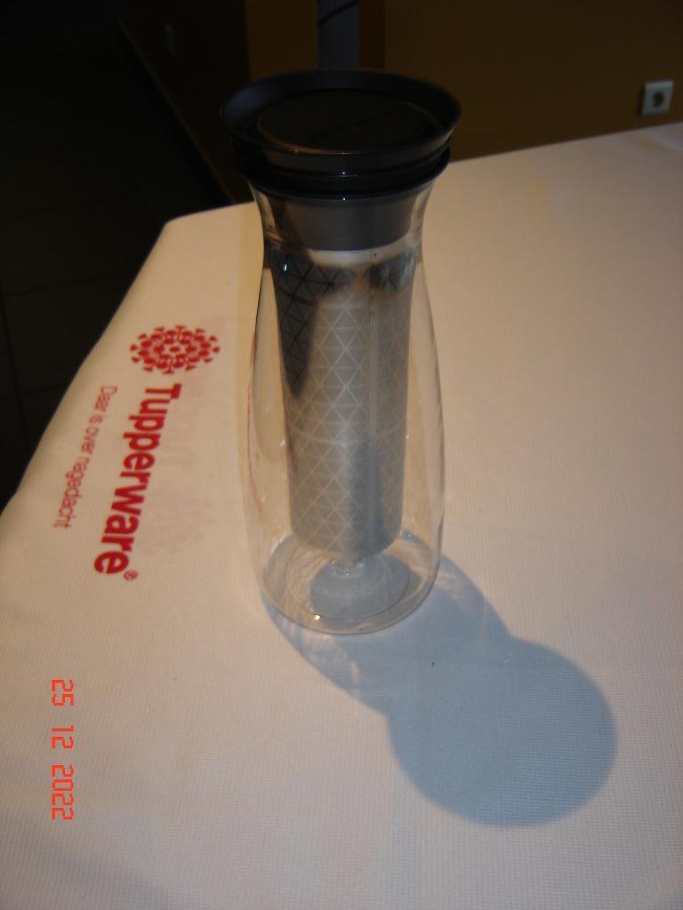 Tupperware cold brew karaf 1,3 l koude koffie thee  EX demo, Huis en Inrichting, Keuken | Tupperware, Ophalen of Verzenden, Zo goed als nieuw