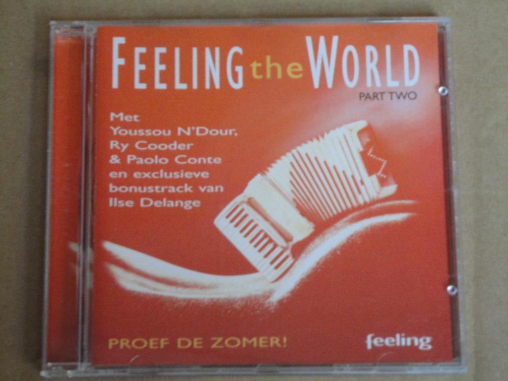 CD Feeling The World 2 PAOLO CONTE/YOUSSOU N'DOUR/RY COODER, Ophalen of Verzenden