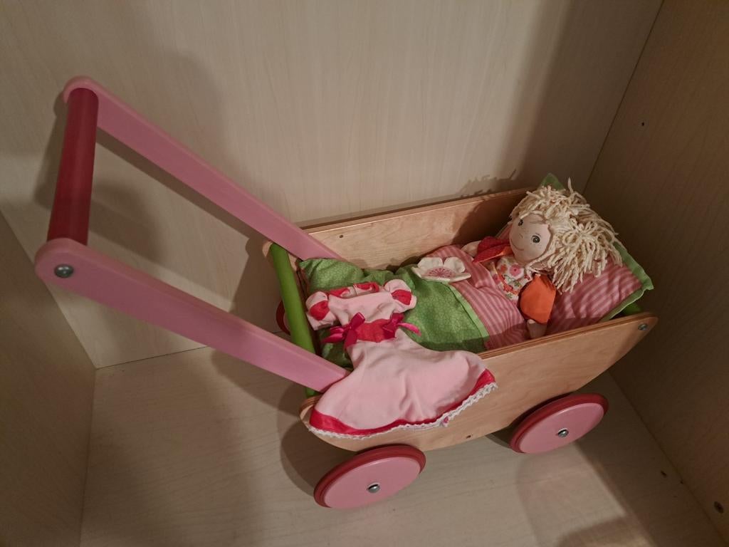 Houten poppenwagen en pop, Ophalen, Gebruikt