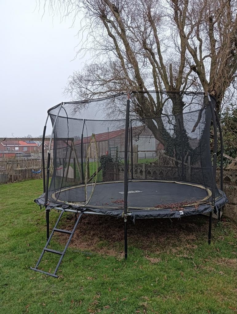 Trampoline Salta, Ophalen