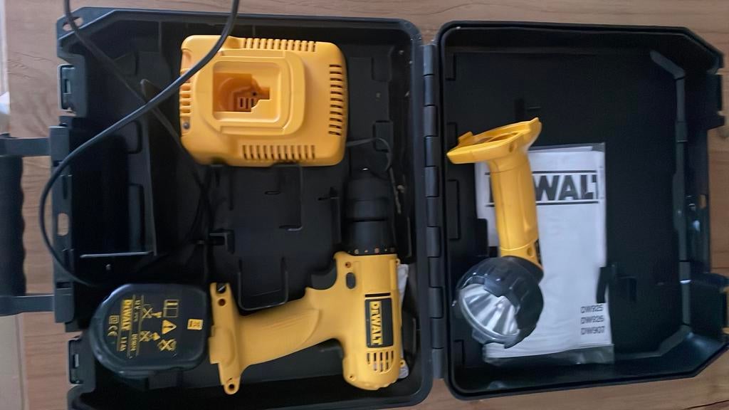 Dewalt boormachientje/ schroevendraaier, Doe-het-zelf en Bouw, Gereedschap | Boormachines, Ophalen, Zo goed als nieuw