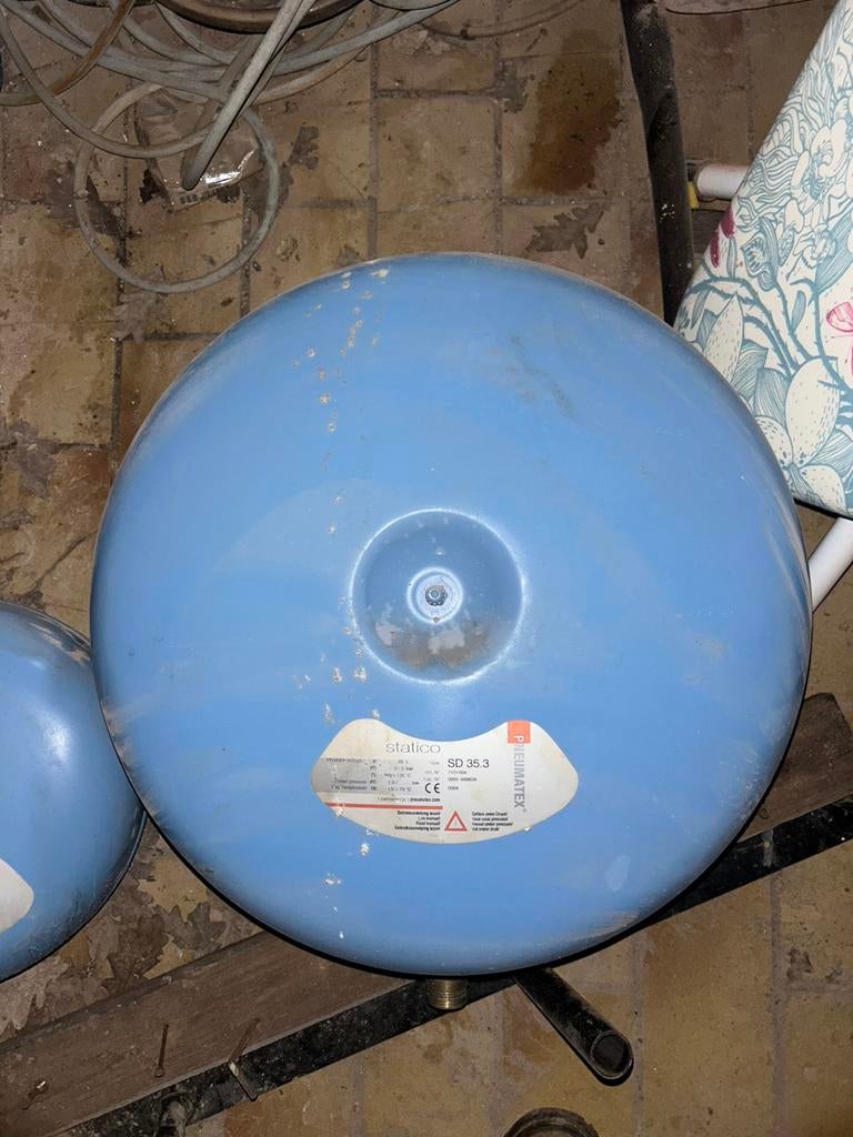 Expansie vaten 35L en 8L, Doe-het-zelf en Bouw, Chauffageketels en Boilers, Ophalen, Gebruikt, 20 tot 100 liter, Aardgas