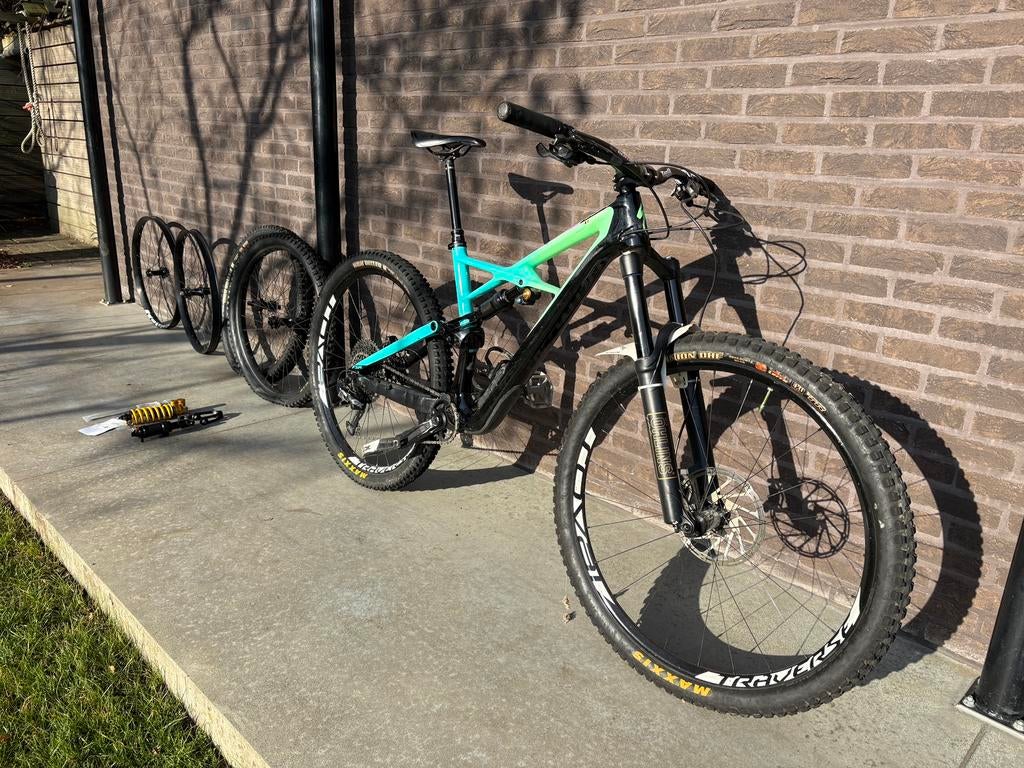 Specialized enduro pro Large + extra’s - prijs verlaging, Enlèvement, Comme neuf
