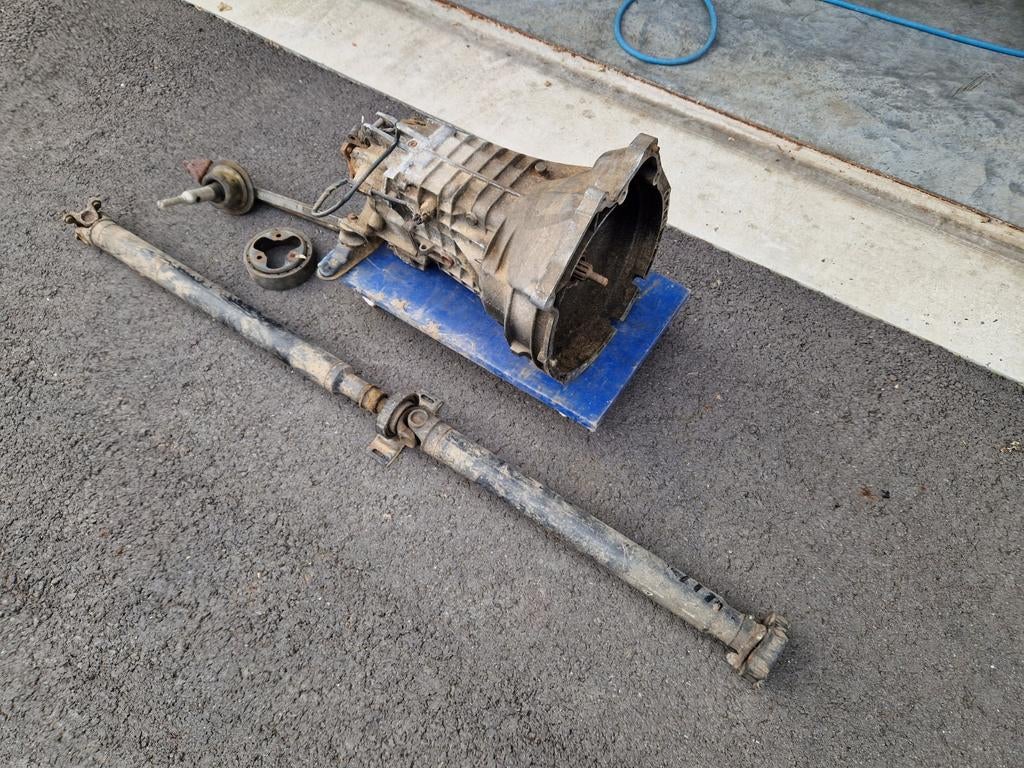 Bmw E30 318IS versnellingsbak + cardan, Enlèvement