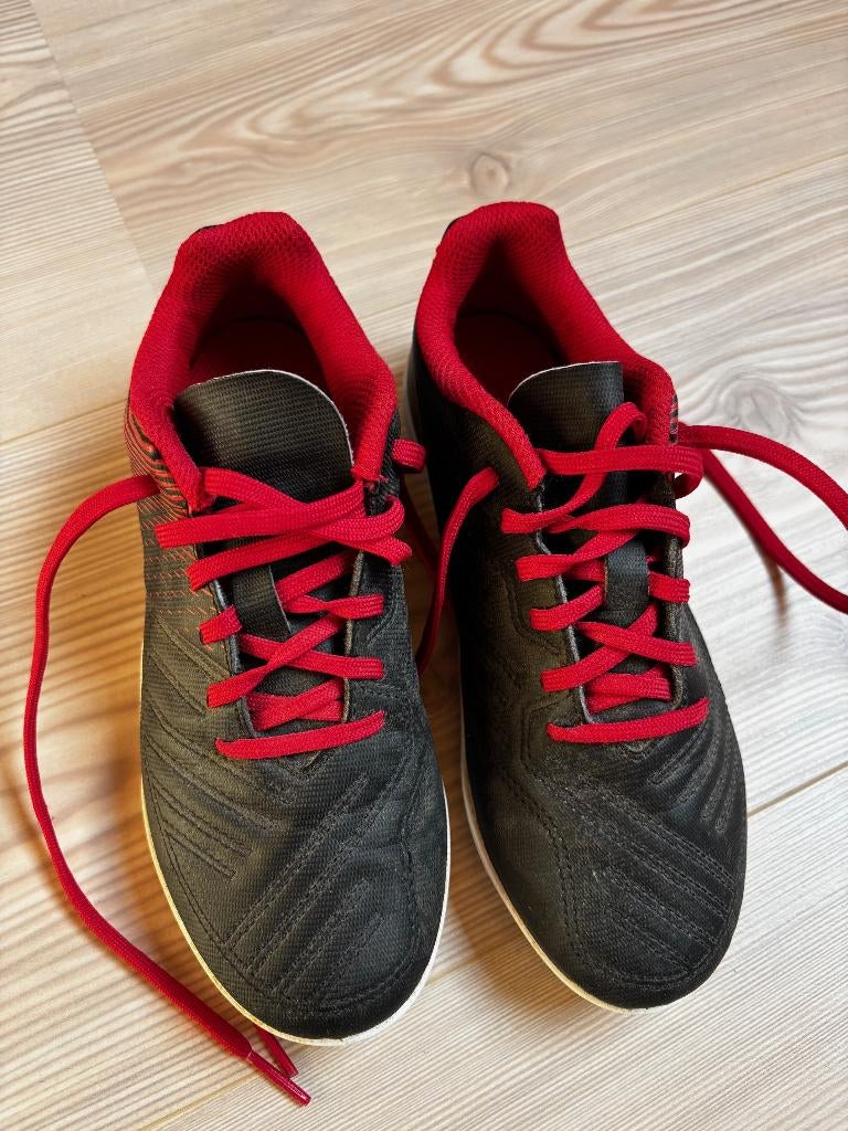 Voetbalschoenen voor kinderen maat 32, Sport en Fitness, Voetbal, Ophalen, Gebruikt