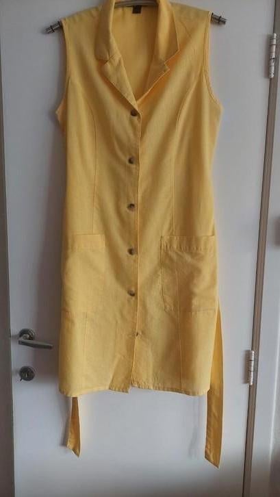Robe Jaune boutonnage devant 5  Euros, Vêtements | Femmes, Comme neuf, Jaune