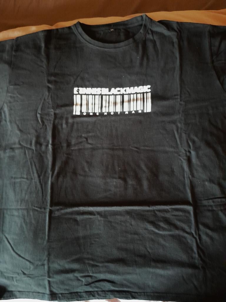 T-shirt Dennis black magic, Neuf, Enlèvement ou Envoi, Autres tailles, Dennis black magic