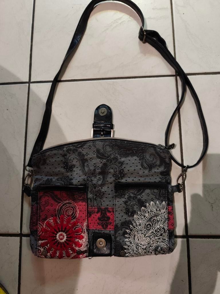 Nieuwe Desigual tas..., Handtassen en Accessoires, Tassen | Damestassen, Ophalen of Verzenden, Zo goed als nieuw, Schoudertasje