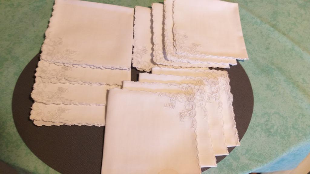 12 handgeborduurde servetten in fijn linnen, Enlèvement, Comme neuf