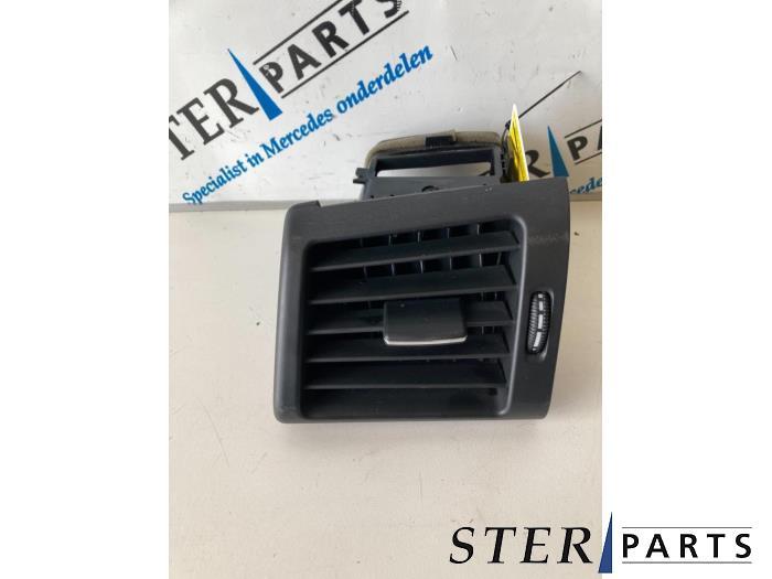 Luchtrooster Dashboard van een Mercedes R-Klasse, Gebruikt, -, Ophalen of Verzenden, -